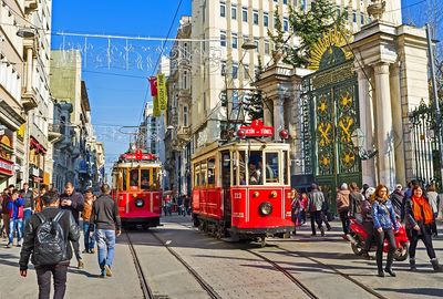 Karış Karış Beyoğlu Pera Arka Sokaklar Gezisi